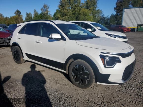 ✅ 2023 Kia Niro Wind • VIN: KNDCR3L12P5028243 • Лот: 85490285. Опубликован ранее на Copart с пробегом 13 957 миль. Бесплатный доступ к архиву аукционных продаж из США и подробный отчёт об истории автомобиля на DreamBid. Изображение 4.