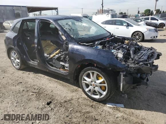 ✅ 2018 Porsche Cayenne GTS • VIN: WP1AD2A2XJLA80930 • Lot: 46467205. Wystawiony na Copart z przebiegiem Nie podano. Bezpłatny archiwum sprzedaży aukcyjnych z USA i szczegółowy raport historii pojazdu na DreamBid. Zdjęcie 4.