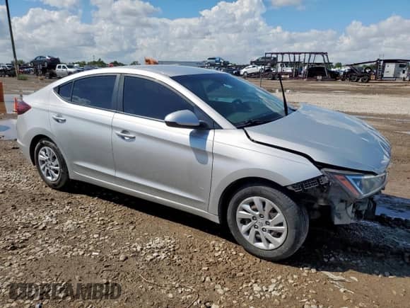 ✅ 2020 Hyundai Elantra SE • VIN: 5NPD74LF6LH501714 • Lot: 82154875. Wystawiony na Copart z przebiegiem 102 455 mil mil. Skorzystaj z bezpłatnego archiwum sprzedaży aukcyjnych z USA i zobacz szczegółowy raport historii pojazdu na DreamBid. Zdjęcie 4.