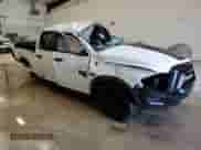 2021 Ram 1500 Warlock z VIN 1C6RR6GT3MS506620, wystawiony jako Copart lot #55771165 z przebiegiem 92 691 mil mil oraz Czysty tytuł • Clean title. Historia ofert i sprzedaży dostępna na DreamBid. Obrazek 4.