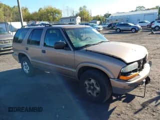 ✅ 2003 Chevrolet Blazer LS • VIN: 1GNDT13X03K108870 • Lot: 43406529. Wystawiony na IAAI z przebiegiem 110 639 mil. Bezpłatny archiwum sprzedaży aukcyjnych z USA i szczegółowy raport historii pojazdu na DreamBid. Zdjęcie 1.