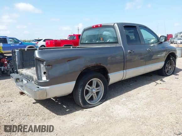 2003 Dodge 1500 ST z VIN 1D7HA18N63S303062, wystawiony jako IAAI lot #42756553 z przebiegiem 167 746 mil mil oraz . Historia ofert i sprzedaży dostępna na DreamBid. Obrazek 4.