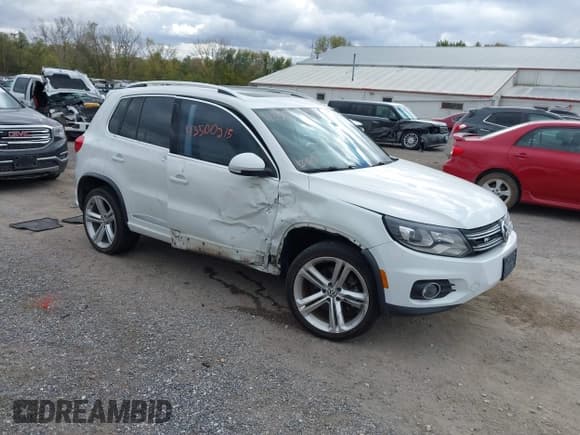 ✅ 2015 Volkswagen Tiguan S • VIN: WVGAV7AXXFW092097 • Lot: 43500215. Wystawiony na IAAI z przebiegiem 107 275 mil. Bezpłatny archiwum sprzedaży aukcyjnych z USA i szczegółowy raport historii pojazdu na DreamBid. Zdjęcie 1.