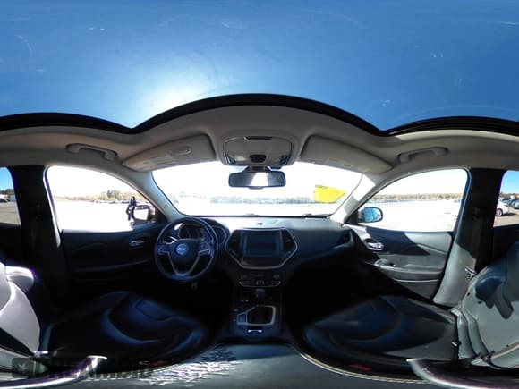 ✅ 2016 Jeep Cherokee Limited • VIN: 1C4PJMDS2GW119030 • Lot: 43485608. Wystawiony na IAAI z przebiegiem 165 271 mil. Bezpłatny archiwum sprzedaży aukcyjnych z USA i szczegółowy raport historii pojazdu na DreamBid. Zdjęcie 18.