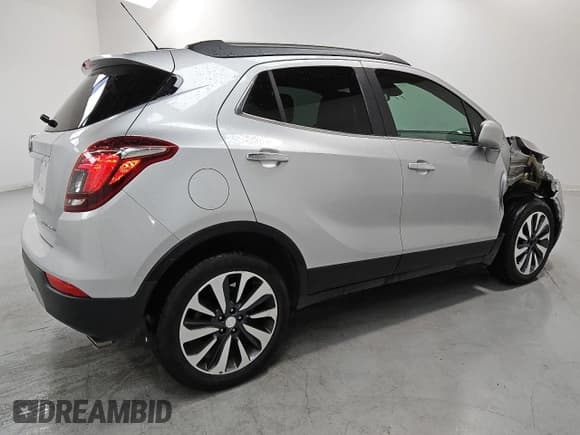 ✅ 2021 Buick Encore Preferred • VIN: KL4CJASB3MB313546 • Lot: 90144715. Wystawiony na Copart z przebiegiem 126 410 mil. Bezpłatny archiwum sprzedaży aukcyjnych z USA i szczegółowy raport historii pojazdu na DreamBid. Zdjęcie 3.