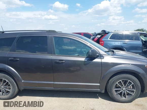 ✅ 2018 Dodge Journey SE • VIN: 3C4PDCAB6JT535309 • Lot: 43100516. Wystawiony na IAAI z przebiegiem 126 304 mil. Bezpłatny archiwum sprzedaży aukcyjnych z USA i szczegółowy raport historii pojazdu na DreamBid. Zdjęcie 13.