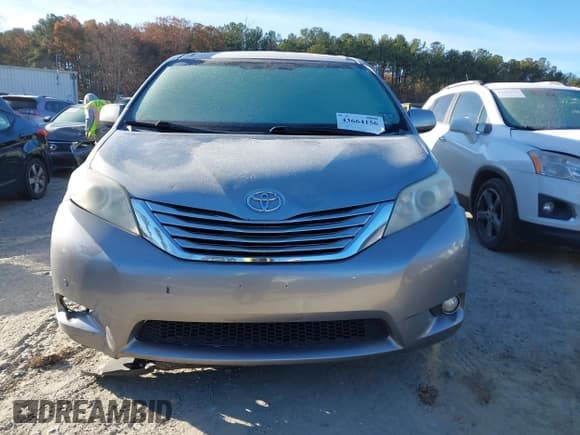 ✅ 2012 Toyota Sienna XLE • VIN: 5TDYK3DC4CS235182 • Lot: 43664156. Listed on IAAI with 192,230 mi. Free auction sales archive from the USA and detailed vehicle history report at DreamBid. Image 12.