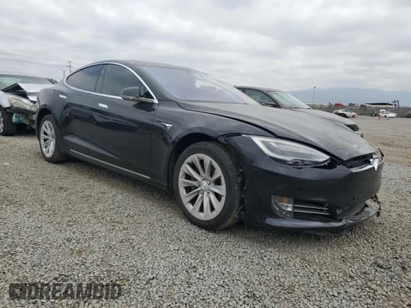 ✅ 2019 Tesla Model S 75D • VIN: 5YJSA1E25KF299740 • Lot: 55821595. Wystawiony na Copart z przebiegiem 140 385 mil. Bezpłatny archiwum sprzedaży aukcyjnych z USA i szczegółowy raport historii pojazdu na DreamBid. Zdjęcie 4.