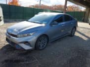 ✅ 2022 Kia Forte GT-Line • VIN: 3KPF54AD9NE477867 • Lot: 43608636. Wystawiony na IAAI z przebiegiem 32 347 mil. Bezpłatny archiwum sprzedaży aukcyjnych z USA i szczegółowy raport historii pojazdu na DreamBid. Zdjęcie 17.