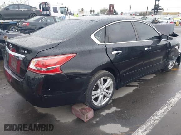 ✅ 2013 Nissan Altima SV • VIN: 1N4BL3AP1DC233215 • Lot: 41770839. Listed on IAAI with Not provided. Free auction sales archive from the USA and detailed vehicle history report at DreamBid. Image 4.