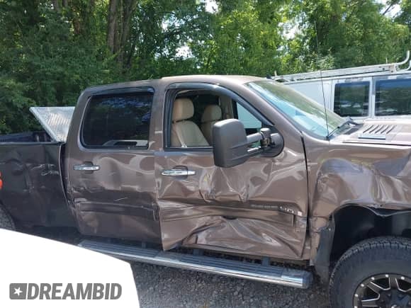 2008 Chevrolet Silverado 3500HD SRW LTZ с VIN 1GCHC33698F191650, выставлен на аукционе IAAI как лот 42846678 с пробегом 97 372 миль миль и . История ставок и продаж доступна на DreamBid. Изображение 13.