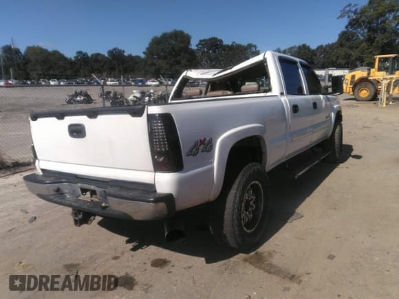 ✅ 2004 Chevrolet Silverado 2500HD LS • VIN: 1GCHK23264F214399 • Лот: 43370654. Опубликован ранее на IAAI с пробегом 412 334 миль. Бесплатный доступ к архиву аукционных продаж из США и подробный отчёт об истории автомобиля на DreamBid. Изображение 4.