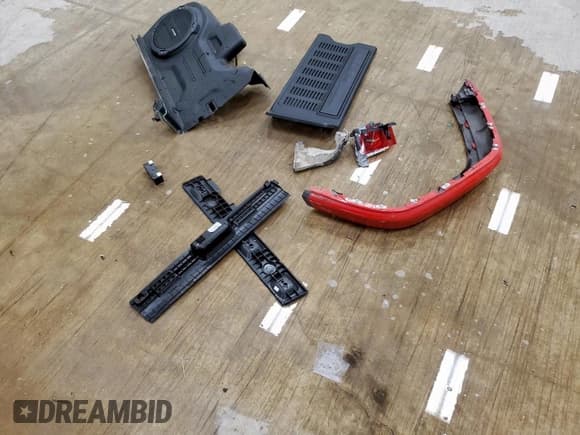 ✅ 2019 Jeep Wrangler Unlimited Sahara • VIN: 1C4HJXEG4KW590105 • Lot: 69659925. Wystawiony na Copart z przebiegiem 95 752 mil. Bezpłatny archiwum sprzedaży aukcyjnych z USA i szczegółowy raport historii pojazdu na DreamBid. Zdjęcie 13.