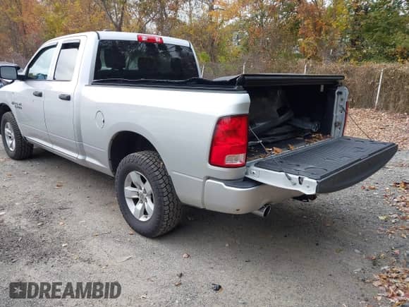 2017 Ram 1500 Express z VIN 1C6RR7FT3HS691054, wystawiony jako IAAI lot #43492242 z przebiegiem 109 532 mil mil oraz . Historia ofert i sprzedaży dostępna na DreamBid. Obrazek 3.