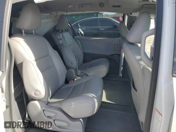 ✅ 2018 Toyota Sienna XLE • VIN: 5TDYZ3DC7JS907499 • Lot: 92708285. Listed on Copart with 78,411 mi. Free auction sales archive from the USA and detailed vehicle history report at DreamBid. Image 11.