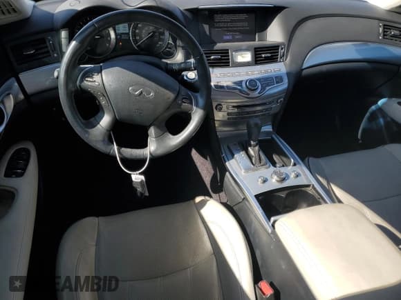 ✅ 2018 Infiniti Q70 Luxe • VIN: JN1BY1PP6JM330507 • Лот: 46118465. Опубликован ранее на Copart с пробегом 38 626 миль. Бесплатный доступ к архиву аукционных продаж из США и подробный отчёт об истории автомобиля на DreamBid. Изображение 8.