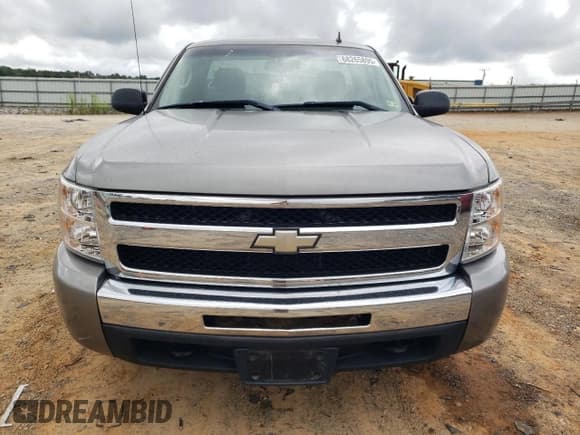 ✅ 2009 Chevrolet Silverado 1500 • VIN: 1GCEC24C99Z205919 • Lot: 68265895. Wystawiony na Copart z przebiegiem 243 908 mil. Bezpłatny archiwum sprzedaży aukcyjnych z USA i szczegółowy raport historii pojazdu na DreamBid. Zdjęcie 5.
