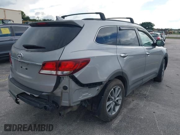 ✅ 2017 Hyundai Santa Fe SE • VIN: KM8SM4HF1HU243832 • Lot: 43654843. Wystawiony na IAAI z przebiegiem 86 588 mil. Bezpłatny archiwum sprzedaży aukcyjnych z USA i szczegółowy raport historii pojazdu na DreamBid. Zdjęcie 4.