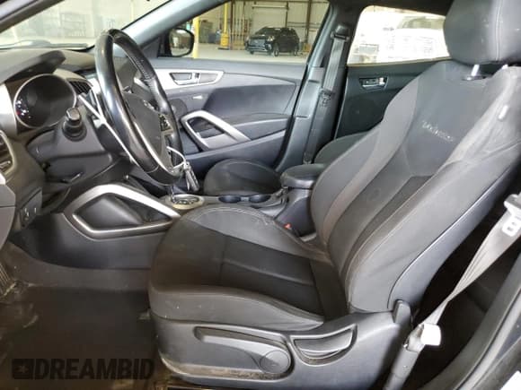 ✅ 2017 Hyundai Veloster • VIN: KMHTC6AD3HU324505 • Лот: 42779345. Опубликован ранее на Copart с пробегом 92 050 миль. Бесплатный доступ к архиву аукционных продаж из США и подробный отчёт об истории автомобиля на DreamBid. Изображение 7.