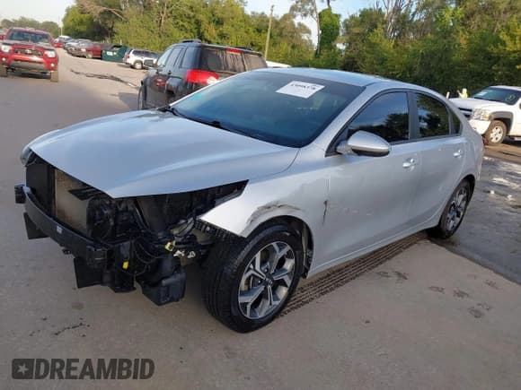 ✅ 2020 Kia Forte LXS • VIN: 3KPF24ADXLE215524 • Лот: 43098378. Опубликован ранее на IAAI с пробегом 125 509 миль. Бесплатный доступ к архиву аукционных продаж из США и подробный отчёт об истории автомобиля на DreamBid. Изображение 2.