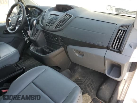 ✅ 2018 Ford Transit • VIN: 1FTYR2CV0JKA78165 • Lot: 70396615. Wystawiony na Copart z przebiegiem 216 761 mil. Bezpłatny archiwum sprzedaży aukcyjnych z USA i szczegółowy raport historii pojazdu na DreamBid. Zdjęcie 8.