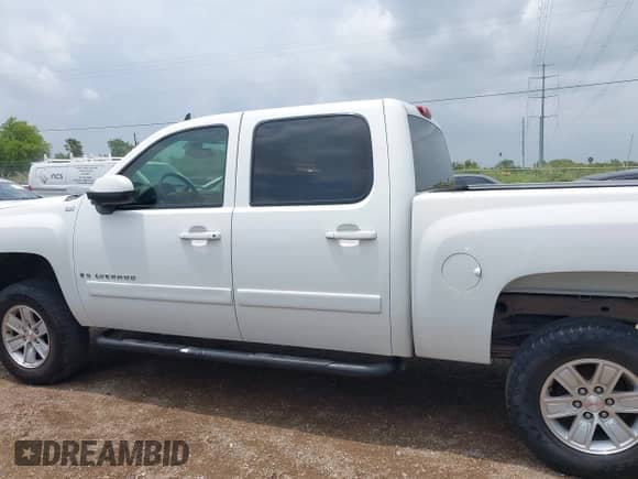 2007 Chevrolet Silverado 1500 1LT z VIN 3GCEK13387G506628, wystawiony jako IAAI lot #42087661 z przebiegiem 270 119 mil mil oraz . Historia ofert i sprzedaży dostępna na DreamBid. Obrazek 13.