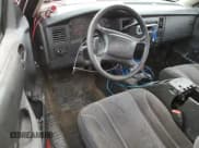 ✅ 2002 Dodge Dakota • VIN: 1B7FL16X92S669659 • Lot: 86835994. Wystawiony na Copart z przebiegiem 134 893 mil. Bezpłatny archiwum sprzedaży aukcyjnych z USA i szczegółowy raport historii pojazdu na DreamBid. Zdjęcie 8.