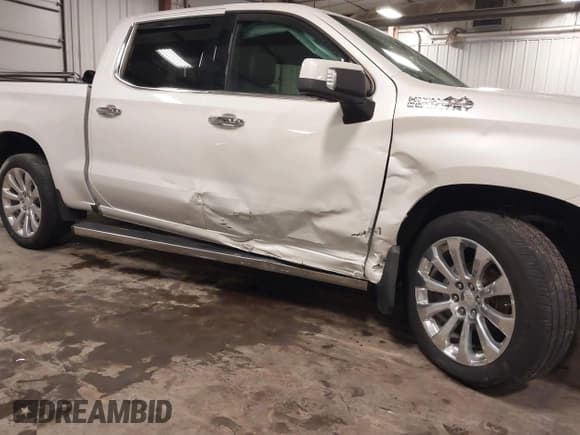 ✅ 2019 Chevrolet Silverado 1500 High Country • VIN: 1GCUYHEL9KZ230369 • Lot: 43389908. Wystawiony na IAAI z przebiegiem 74 127 mil. Bezpłatny archiwum sprzedaży aukcyjnych z USA i szczegółowy raport historii pojazdu na DreamBid. Zdjęcie 19.