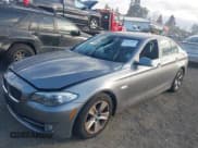 ✅ 2013 BMW 5 Series 528i • VIN: WBAXG5C51DDY37785 • Lot: 43525884. Wystawiony na IAAI z przebiegiem 69 005 mil. Bezpłatny archiwum sprzedaży aukcyjnych z USA i szczegółowy raport historii pojazdu na DreamBid. Zdjęcie 2.