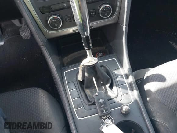 ✅ 2012 Volkswagen Passat S • VIN: 1VWAP7A39CC074793 • Lot: 41626730. Wystawiony na IAAI z przebiegiem 108 659 mil. Bezpłatny archiwum sprzedaży aukcyjnych z USA i szczegółowy raport historii pojazdu na DreamBid. Zdjęcie 11.