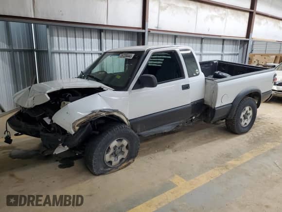 2003 Chevrolet S-10 LS с VIN 1GCCT19X138196806, выставлен на аукционе Copart как лот 75720444 с пробегом Не указан миль и Списание • Salvage title. История ставок и продаж доступна на DreamBid. Изображение 1.