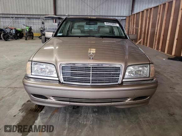 ✅ 2000 Mercedes-Benz C 230/260/280/320 • VIN: WDBHA29G9YA806709 • Lot: 64520855. Wystawiony na Copart z przebiegiem 78 480 mil. Bezpłatny archiwum sprzedaży aukcyjnych z USA i szczegółowy raport historii pojazdu na DreamBid. Zdjęcie 5.