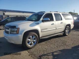 2008 Chevrolet Suburban LTZ with VIN 1GNFK16328R195352, listed as a Copart auction lot 70376165 with 172,456 mi miles and Clean title. Bid and sale history available at DreamBid. Image 1.