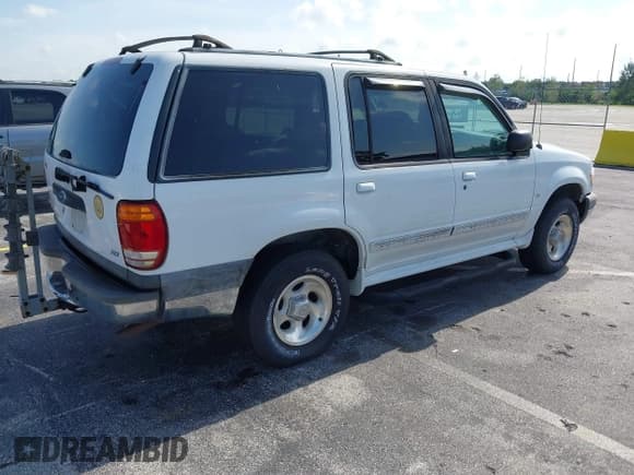 ✅ 2001 Ford Explorer XLT • VIN: 1FMZU63P51UB24634 • Lot: 42669627. Wystawiony na IAAI z przebiegiem 150 694 mil. Bezpłatny archiwum sprzedaży aukcyjnych z USA i szczegółowy raport historii pojazdu na DreamBid. Zdjęcie 4.
