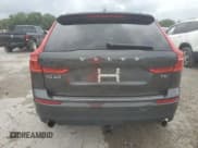 ✅ 2018 Volvo XC60 Momentum • VIN: YV4A22RK9J1049981 • Lot: 64438625. Wystawiony na Copart z przebiegiem 53 664 mil. Bezpłatny archiwum sprzedaży aukcyjnych z USA i szczegółowy raport historii pojazdu na DreamBid. Zdjęcie 6.