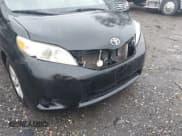 ✅ 2012 Toyota Sienna LE AAS • VIN: 5TDKK3DC0CS277578 • Lot: 43340372. Wystawiony na IAAI z przebiegiem 257 614 mil. Bezpłatny archiwum sprzedaży aukcyjnych z USA i szczegółowy raport historii pojazdu na DreamBid. Zdjęcie 6.