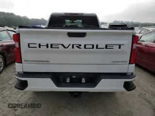 ✅ 2020 Chevrolet Silverado 1500 Custom • VIN: 1GCRWBEHXLZ283202 • Lot: 68265164. Wystawiony na Copart z przebiegiem 20 631 mil. Bezpłatny archiwum sprzedaży aukcyjnych z USA i szczegółowy raport historii pojazdu na DreamBid. Zdjęcie 6.