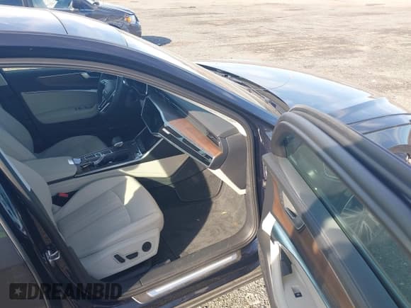 ✅ 2024 Audi A6 Premium Plus • VIN: WAUE3BF23RN040328 • Lot: 43605121. Wystawiony na IAAI z przebiegiem 14 834 mil. Bezpłatny archiwum sprzedaży aukcyjnych z USA i szczegółowy raport historii pojazdu na DreamBid. Zdjęcie 5.