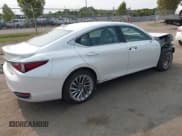 ✅ 2020 Lexus ES 300h Luxury • VIN: 58AE21B13LU008588 • Lot: 43149992. Wystawiony na IAAI z przebiegiem 82 976 mil. Bezpłatny archiwum sprzedaży aukcyjnych z USA i szczegółowy raport historii pojazdu na DreamBid. Zdjęcie 4.