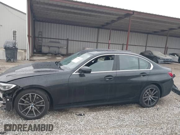 2020 BMW 3 Series 330i xDrive z VIN 3MW5R7J03L8B19154, wystawiony jako IAAI lot #43118571 z przebiegiem 32 086 mil mil oraz . Historia ofert i sprzedaży dostępna na DreamBid. Obrazek 14.