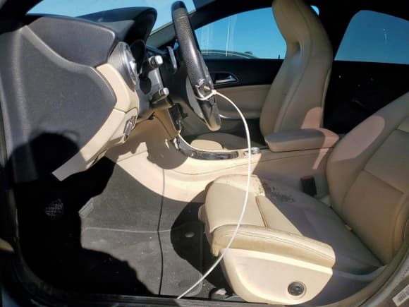 ✅ 2019 Mercedes-Benz CLA 250 • VIN: WDDSJ4EB4KN752352 • Лот: 92042745. Опубликован ранее на Copart с пробегом 110 361 миль. Бесплатный доступ к архиву аукционных продаж из США и подробный отчёт об истории автомобиля на DreamBid. Изображение 7.