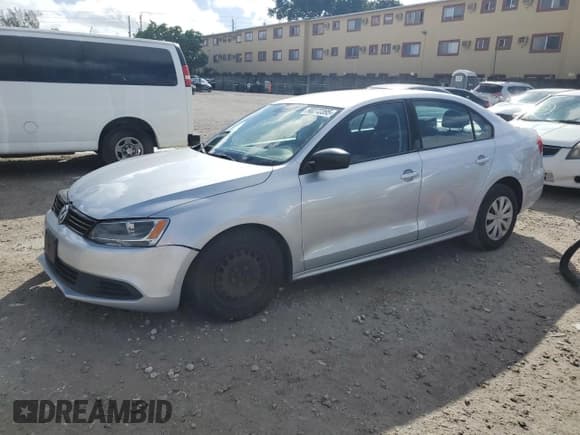 ✅ 2014 Volkswagen Jetta S • VIN: 3VW2K7AJ3EM333779 • Lot: 90272395. Listed on Copart with 139,100 mi. Free auction sales archive from the USA and detailed vehicle history report at DreamBid. Image 1.