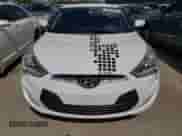 2017 Hyundai Veloster z VIN KMHTC6AD1HU322526, wystawiony jako Copart lot #49550693 z przebiegiem 47 781 mil mil oraz . Historia ofert i sprzedaży dostępna na DreamBid. Obrazek 5.