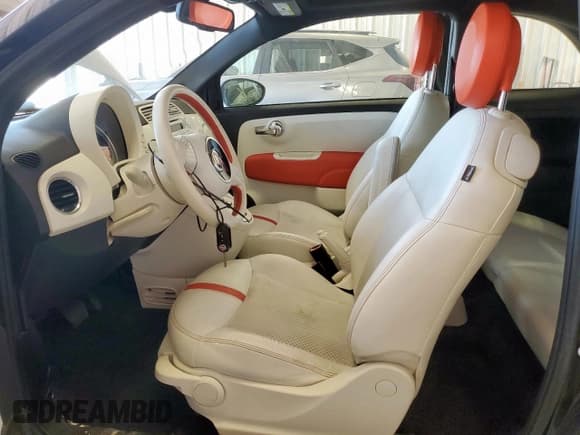 ✅ 2014 FIAT 500e • VIN: 3C3CFFGEXET175807 • Lot: 62706475. Wystawiony na Copart z przebiegiem 41 925 mil. Bezpłatny archiwum sprzedaży aukcyjnych z USA i szczegółowy raport historii pojazdu na DreamBid. Zdjęcie 7.