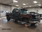 ✅ 2003 Chevrolet Silverado 2500HD LS • VIN: 1GCHK29G33E158624 • Lot: 42108017. Wystawiony na IAAI z przebiegiem 174 462 mil. Bezpłatny archiwum sprzedaży aukcyjnych z USA i szczegółowy raport historii pojazdu na DreamBid. Zdjęcie 1.