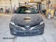 ✅ 2018 Toyota Camry LE • VIN: 4T1B11HK0JU558051 • Lot: 91110045. Wystawiony na Copart z przebiegiem 71 128 mil. Bezpłatny archiwum sprzedaży aukcyjnych z USA i szczegółowy raport historii pojazdu na DreamBid. Zdjęcie 5.