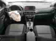 2019 Hyundai Kona SEL z VIN KM8K2CAA7KU378559, wystawiony jako Copart lot #72145842 z przebiegiem Nie podano mil oraz . Historia ofert i sprzedaży dostępna na DreamBid. Obrazek 8.