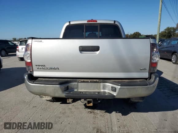 ✅ 2011 Toyota Tacoma • VIN: 3TMLU4EN2BM065428 • Lot: 86501835. Listed on Copart with 122,838 mi. Free auction sales archive from the USA and detailed vehicle history report at DreamBid. Image 6.