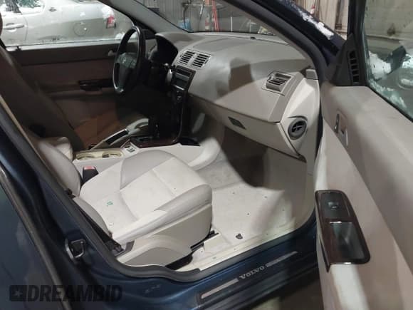 ✅ 2006 Volvo S40 2.4L • VIN: YV1MS382362185686 • Lot: 43809122. Listed on IAAI with 67,927 mi. Free auction sales archive from the USA and detailed vehicle history report at DreamBid. Image 5.