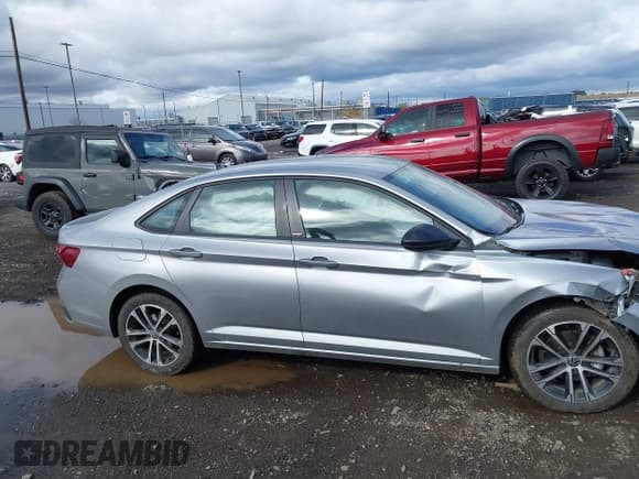 ✅ 2024 Volkswagen Jetta Sport • VIN: 3VWBM7BU8RM033163 • Lot: 43539839. Listed on IAAI with 35,328 mi. Free auction sales archive from the USA and detailed vehicle history report at DreamBid. Image 13.